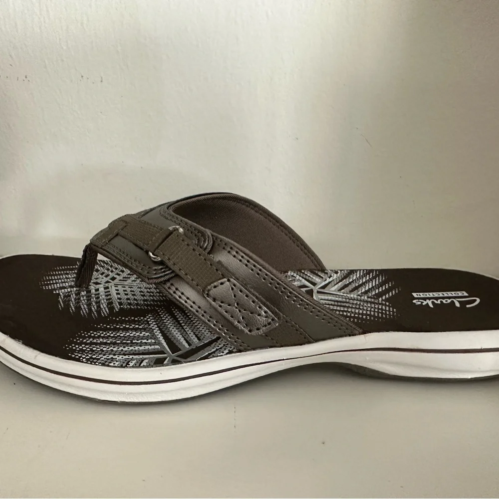 Clarks 9 M Women’s Pewter Sandals - Picture 2 of 4